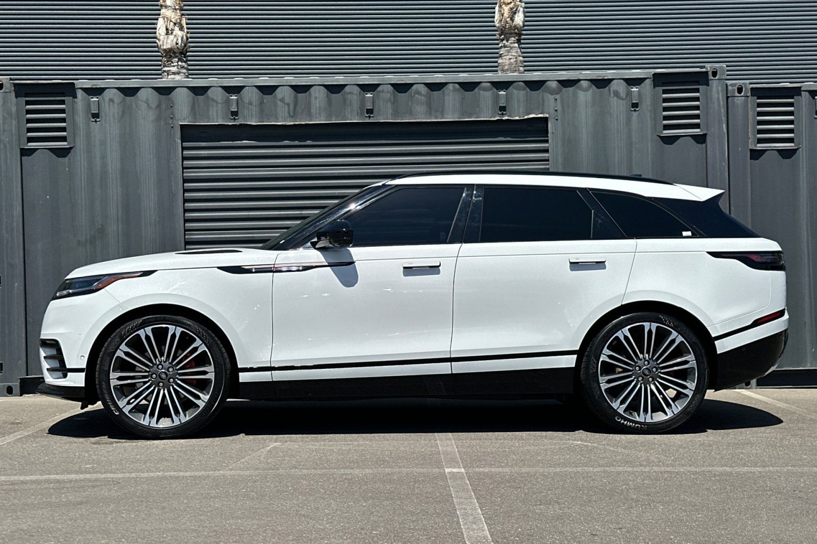 Used 2024 WHITE Land Rover Dynamic SE image 2