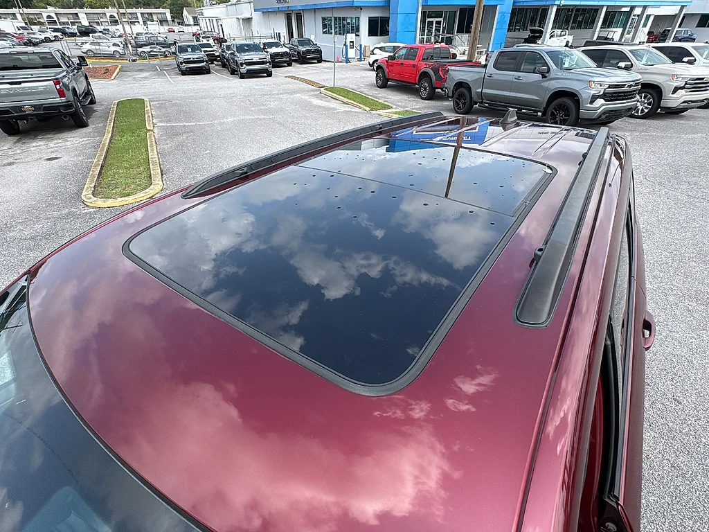 Used 2024 Velvet Red Pearl Coat Jeep  image 15