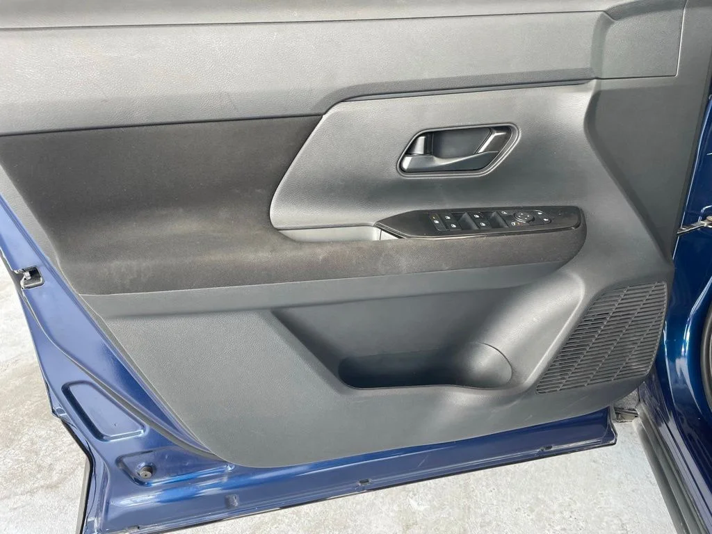 Used 2025 Blue Nissan S image 9
