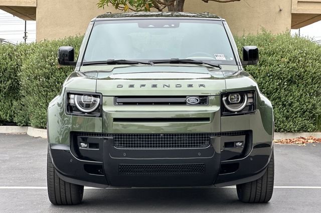 New 2026 Woolstone Green Land Rover X-Dynamic SE image 8