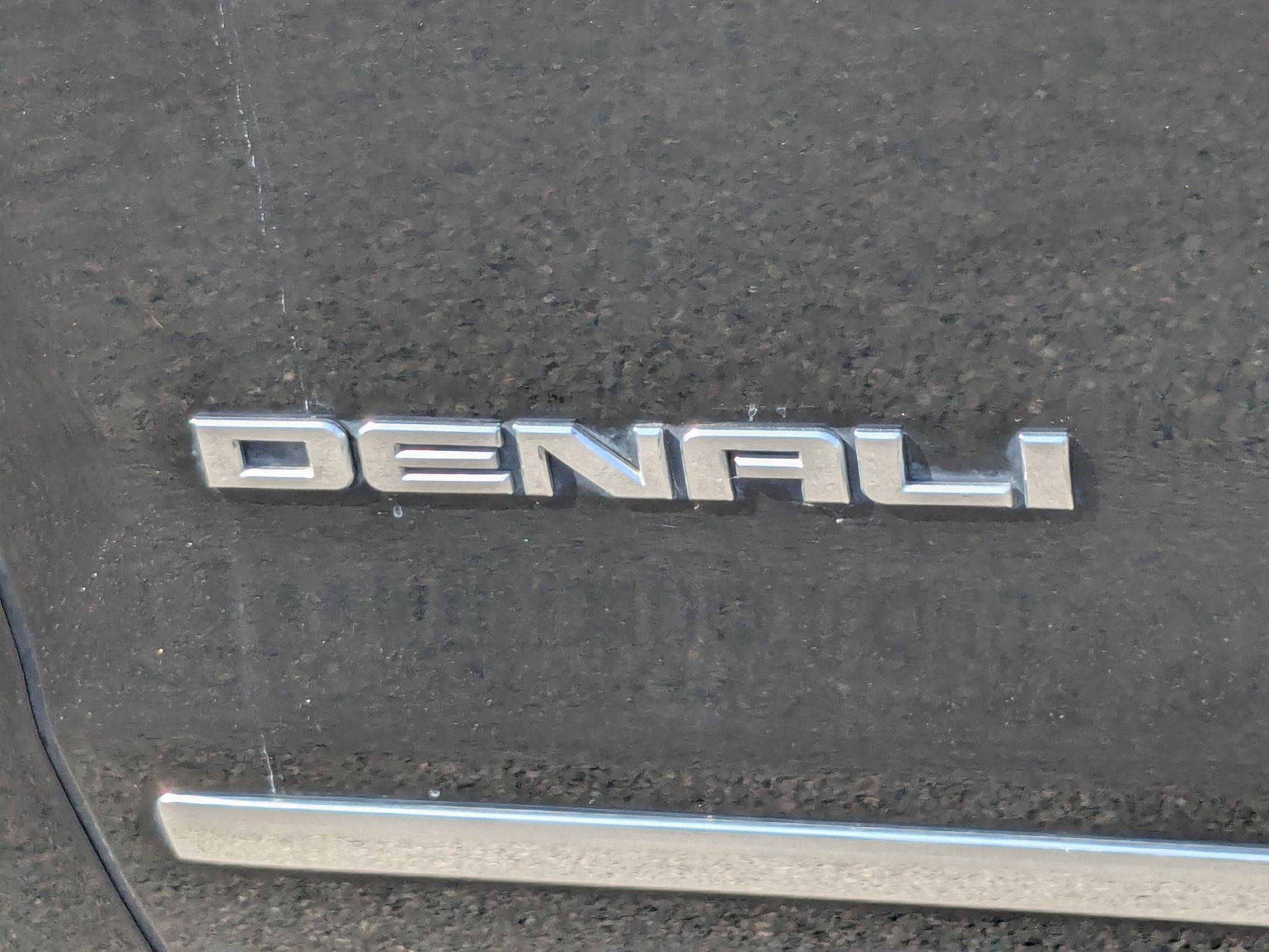 Used 2017 ONYX BLACK GMC Denali image 13