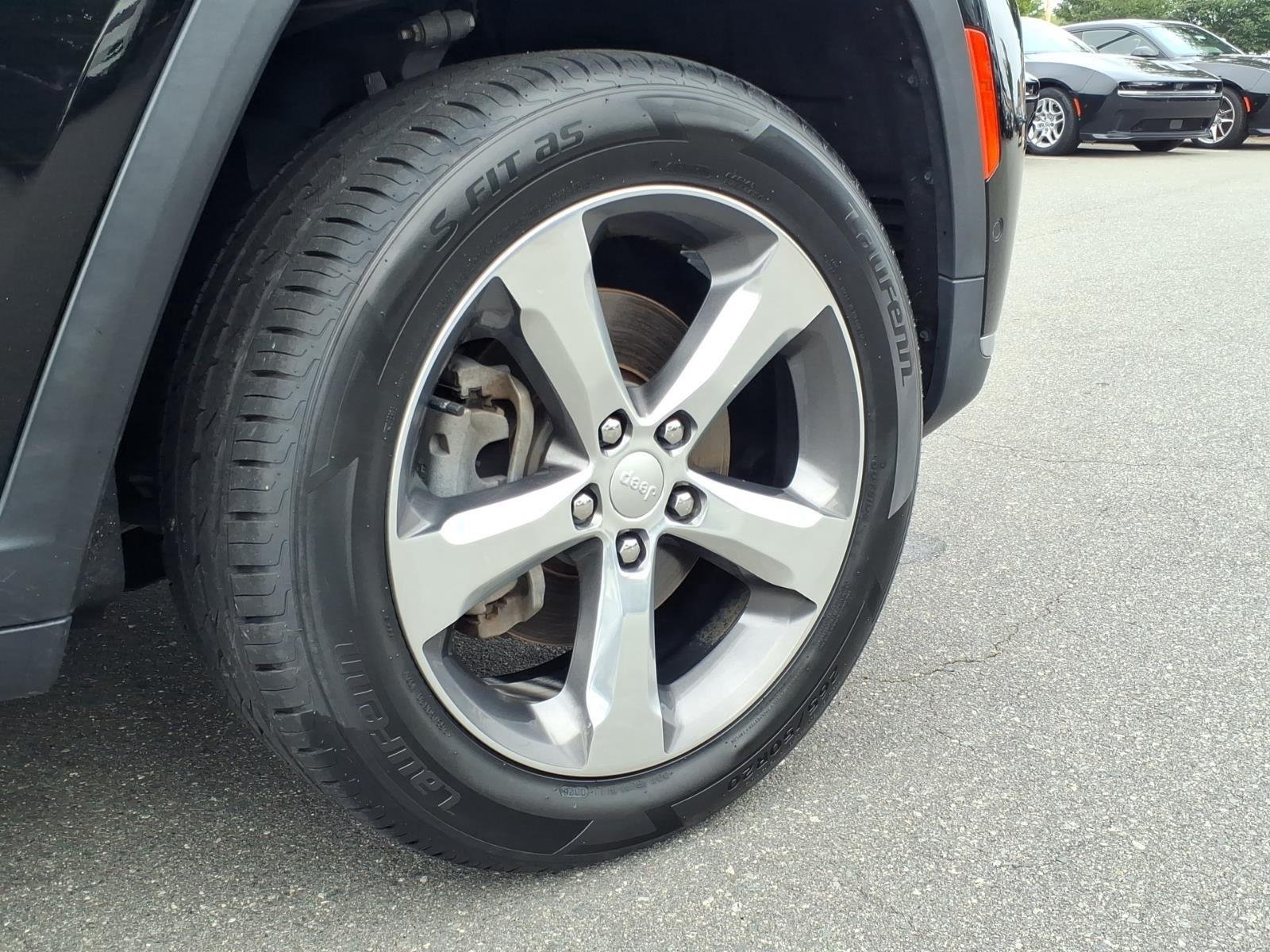 Used 2021 Diamond Black Crystal Pearlcoat Jeep Limited image 13