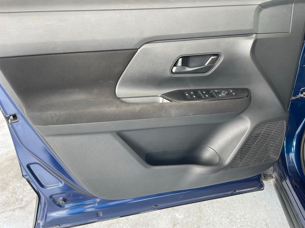 Used 2025 Blue Nissan S image 9
