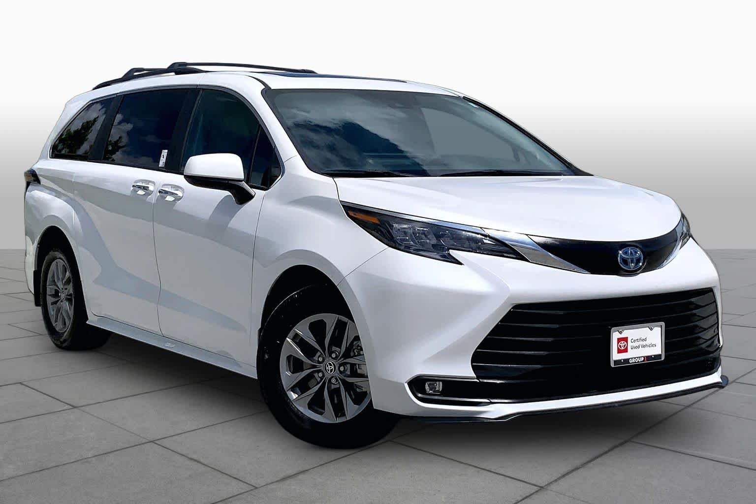 Used 2025 Wind Chill Pearl Toyota XLE image 3