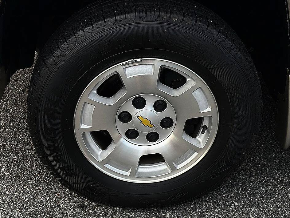 Used 2010 Sheer Silver Metallic Chevrolet LT image 7