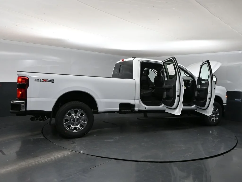 New 2027 Oxford White Ford F-250® Lariat® image 38