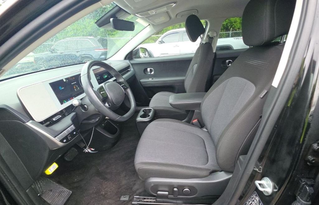 Used 2024 Black Hyundai SEL image 5