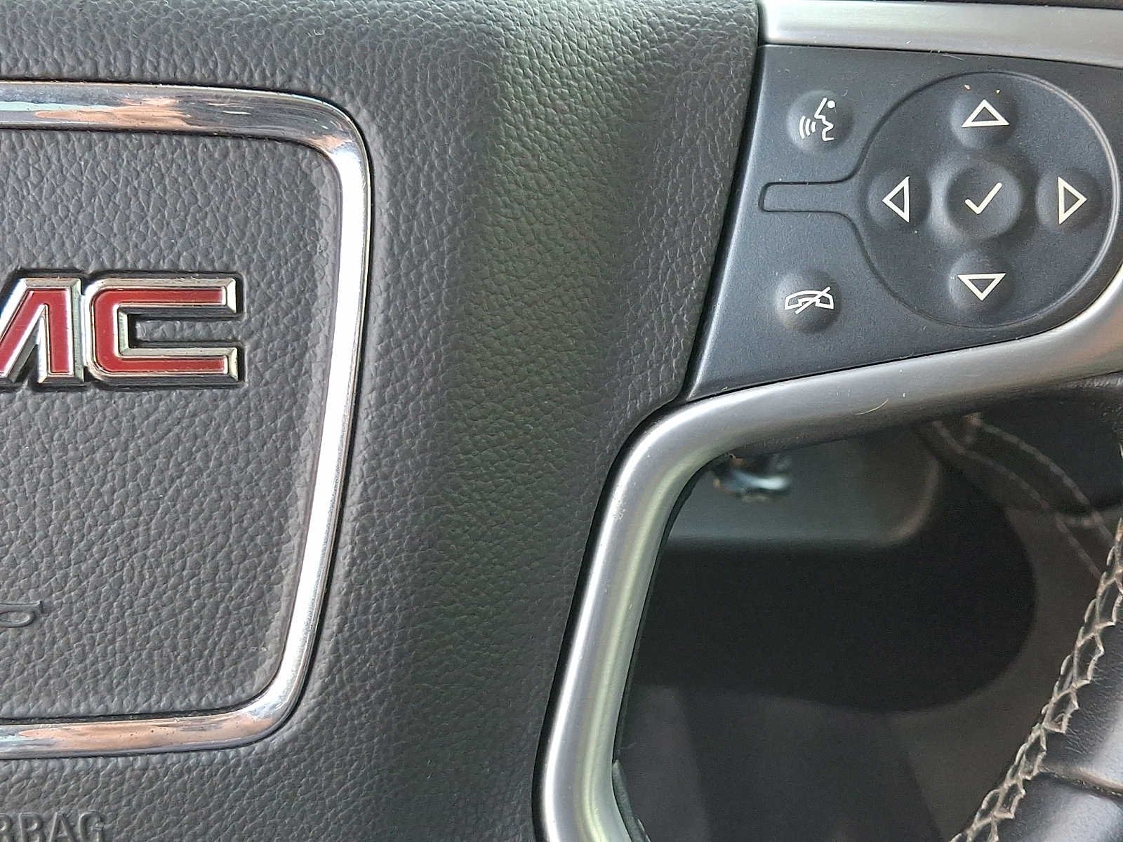 Used 2019 Summit White GMC SLE image 22