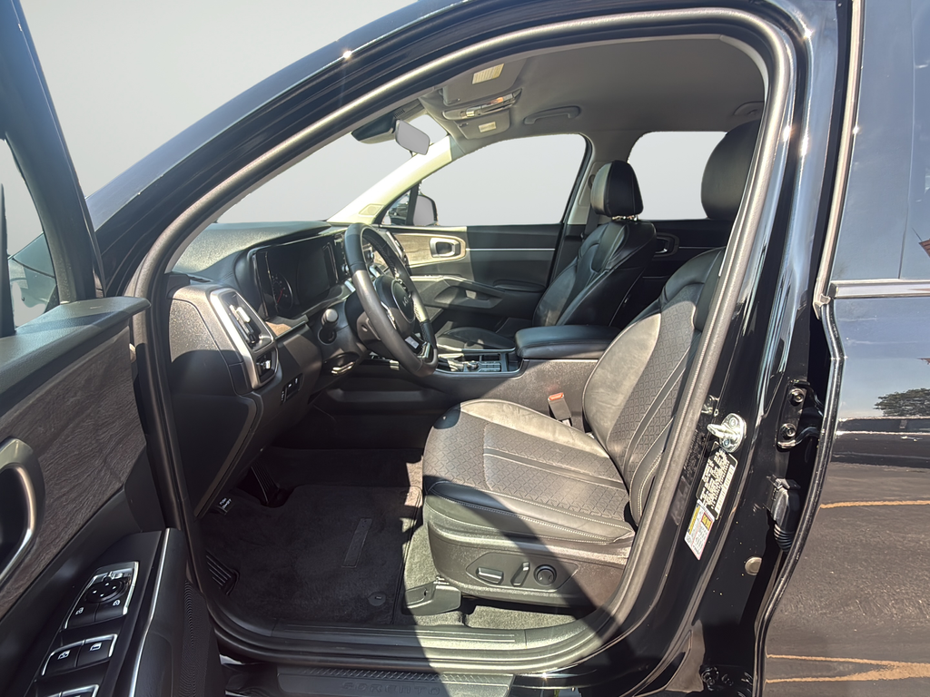 Used 2023 Black Kia X-Line S image 10
