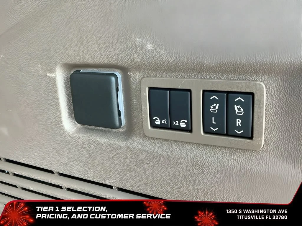 Used 2024 White Frost Tricoat GMC Denali image 21