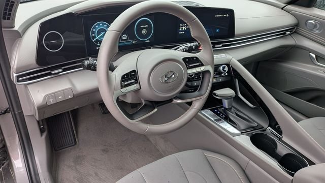 Used 2023 Silver Hyundai SEL image 10