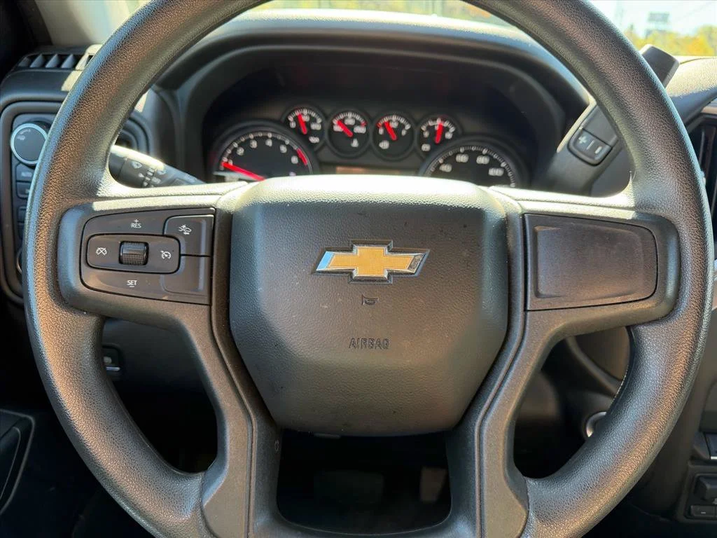 Used 2024 White Chevrolet Custom image 18