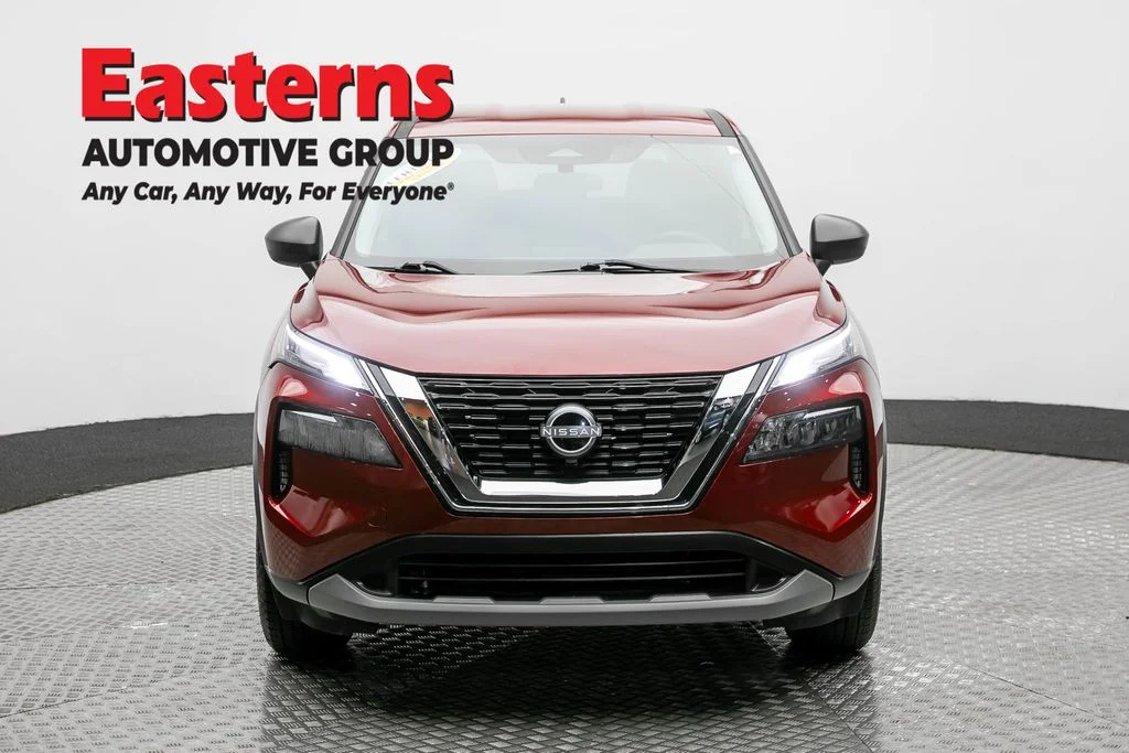 Used 2023 Red Nissan S image 2