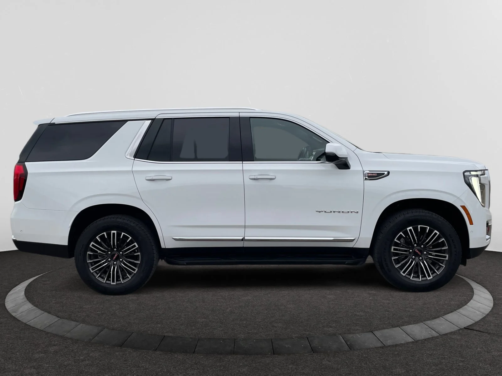 Used 2026 Summit White GMC Elevation 4WD Leather Sunroof Super Cruise Rear Media image 6