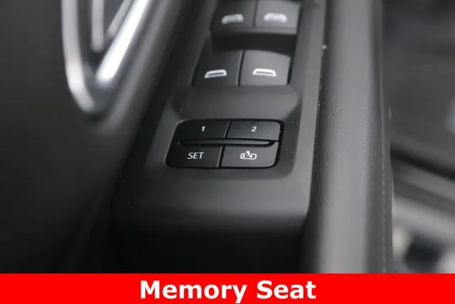 Used 2024 Black Chevrolet Z71 image 20