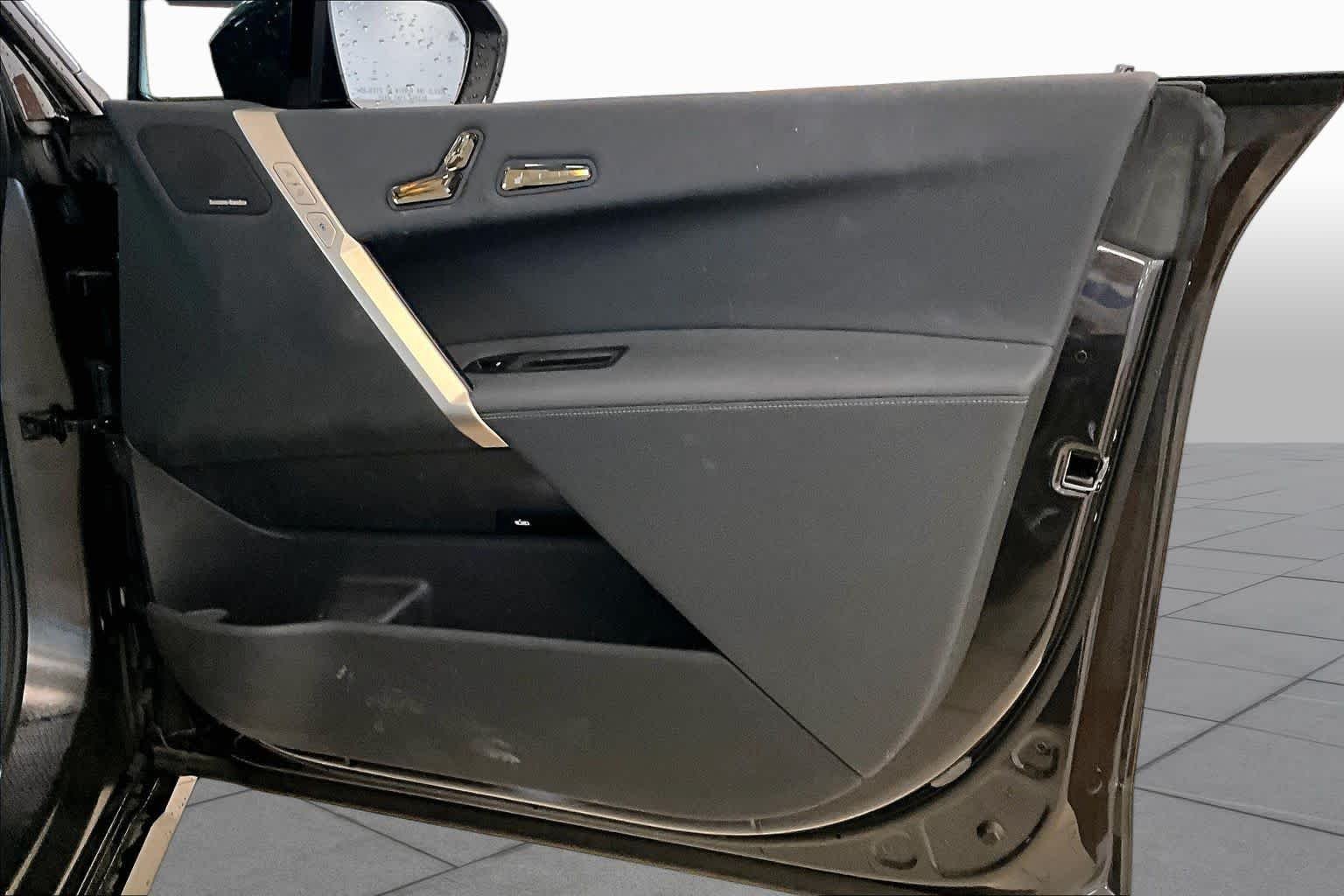 Used 2024 Dark Graphite Metallic BMW xDrive50 image 21
