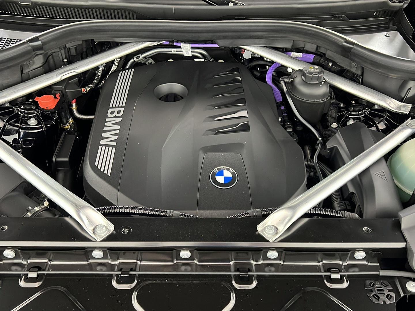 New 2026 Black Sapphire Metallic BMW xDrive40i image 28