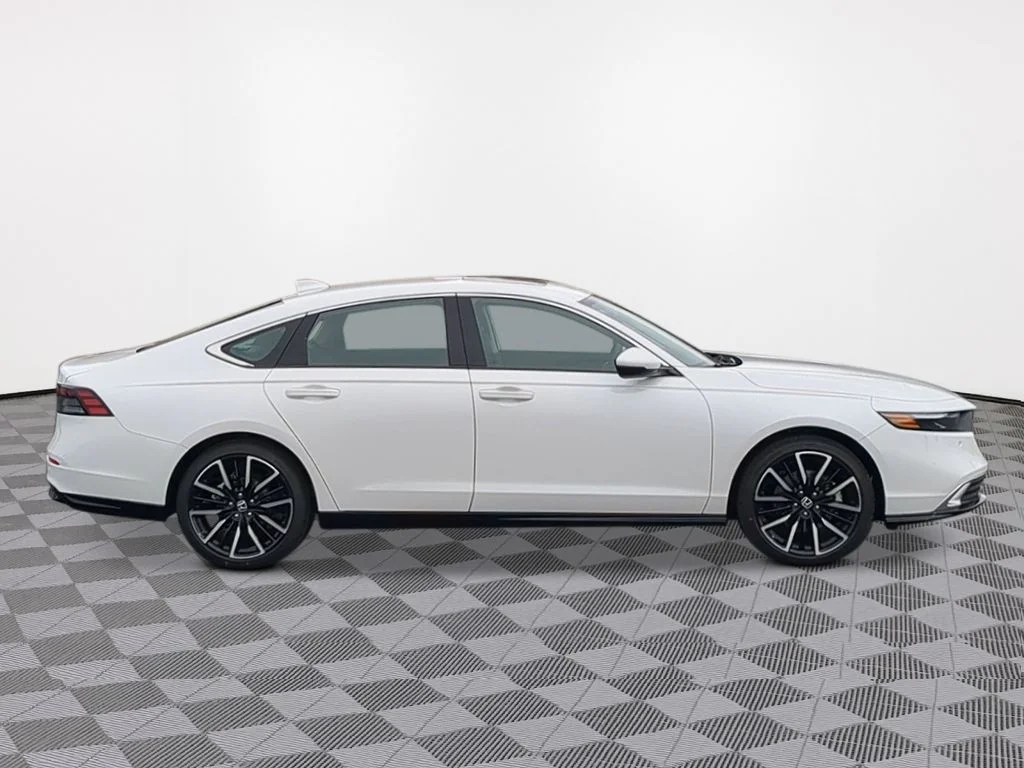 New 2026 Platinum White Pearl Honda Touring Hybrid image 6
