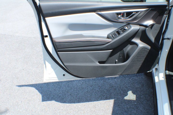 Used 2021 Crystal White Pearl Subaru Limited image 6