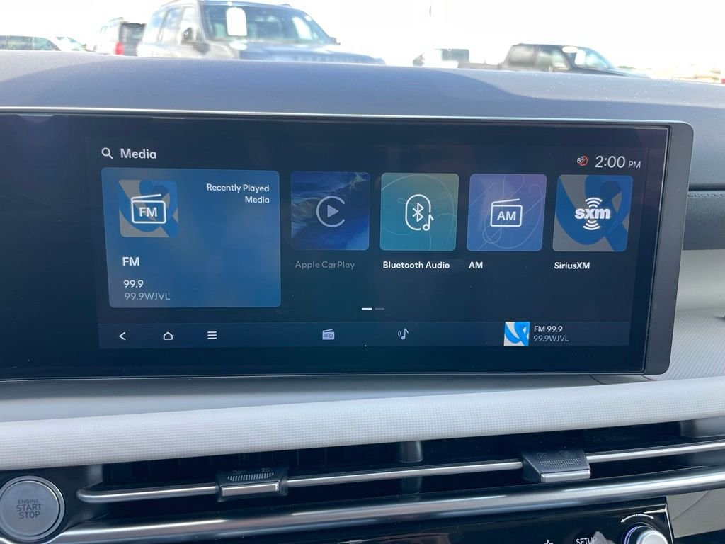Used 2025 White Hyundai SEL image 16