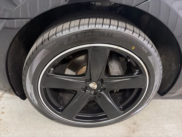 Used 2019 Jet Black Metallic Porsche Base image 27