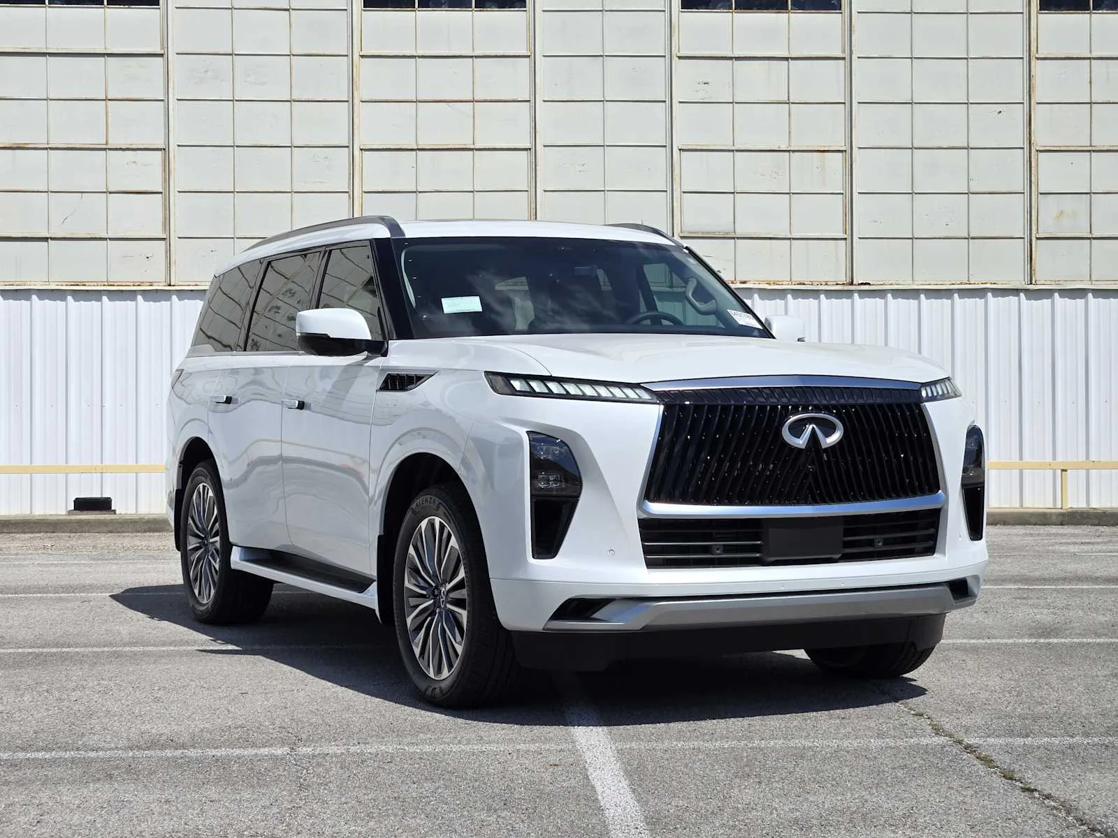 New 2026 RADIANT WHITE INFINITI Luxe 2WD image 2