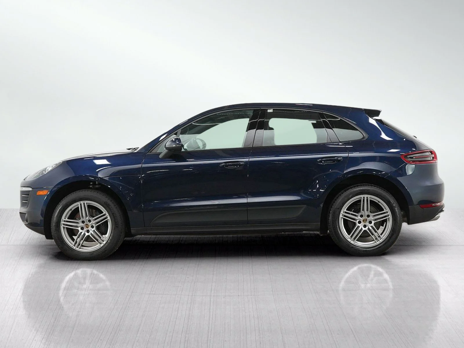 Used 2018 Porsche Macan Base with VIN WP1AA2A58JLB22370 for sale in Burnsville, Minnesota