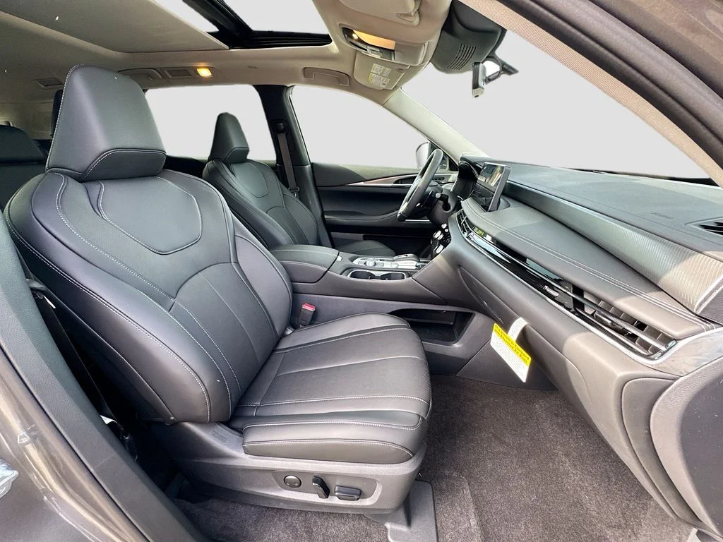 New 2027 GRAPHITE SHADOW INFINITI Luxe FWD image 31