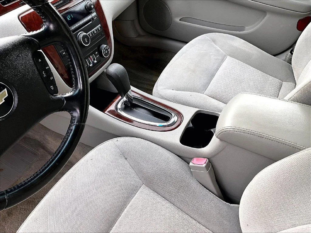 Used 2009 Blue Chevrolet LS image 19