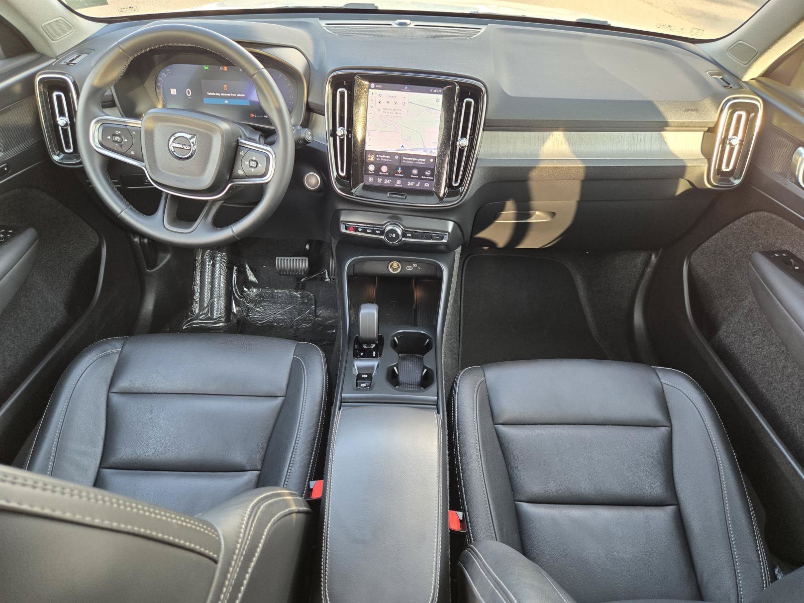 2025 Volvo XC40 Core - Photo 16