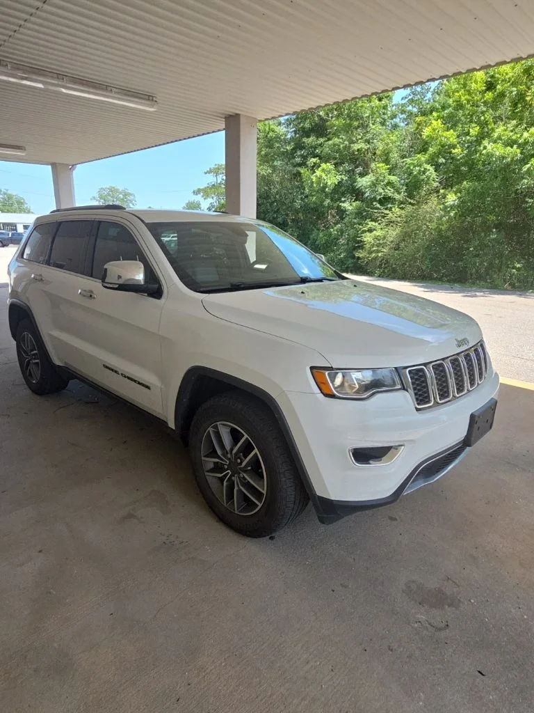 Used 2019 White Jeep Limited image 4