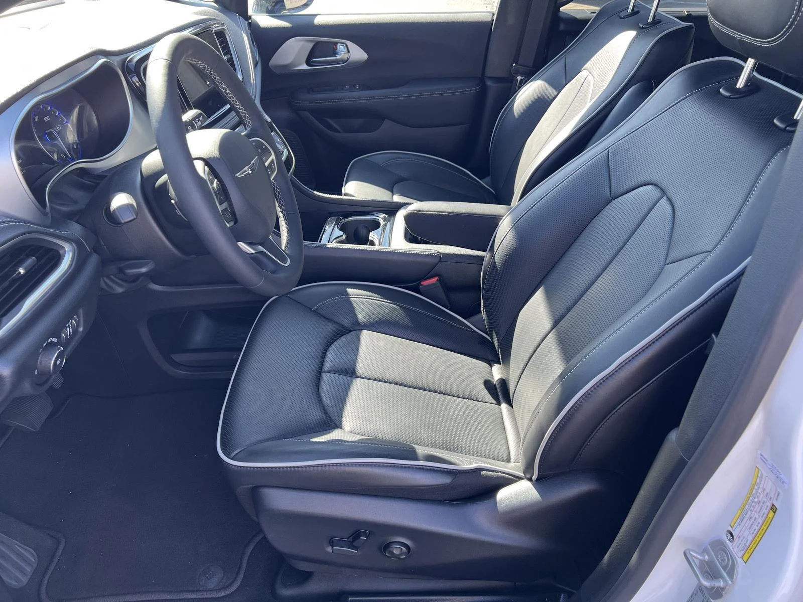 2026 Chrysler Pacifica Limited - Photo 16