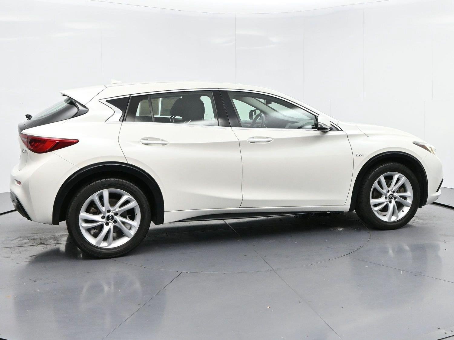 Used 2018 Majestic White INFINITI Base image 8