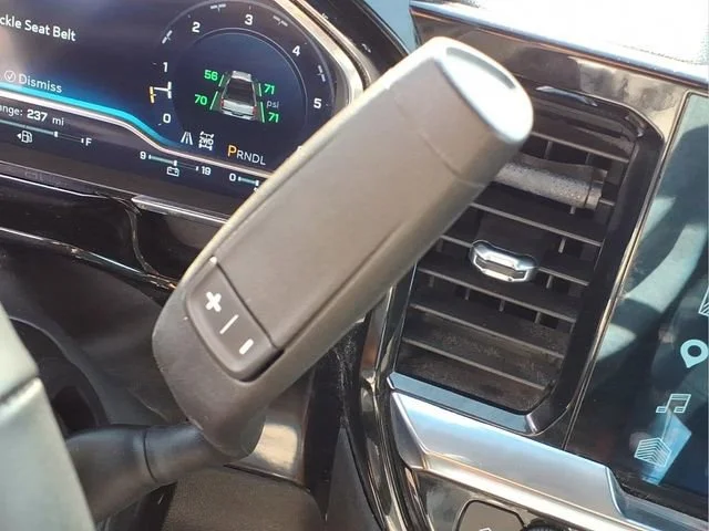 Used 2025 Summit White Chevrolet LTZ image 11