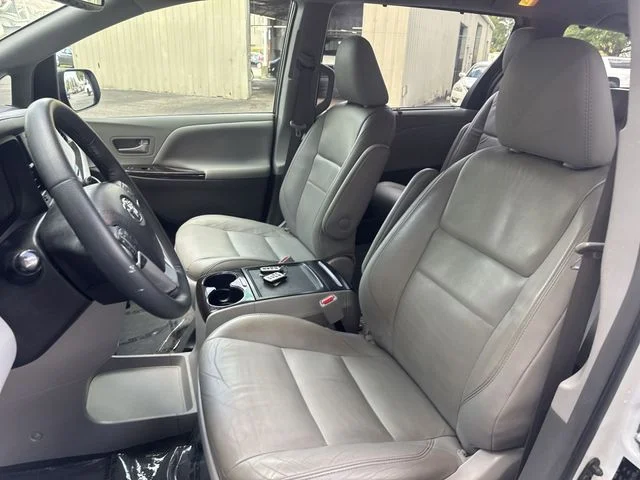 Used 2018 White Toyota XLE image 17