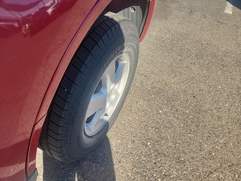 Used 2010 Red Ford XLS image 8