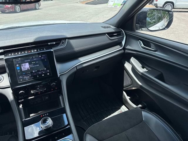 Used 2023 White Jeep Altitude image 22