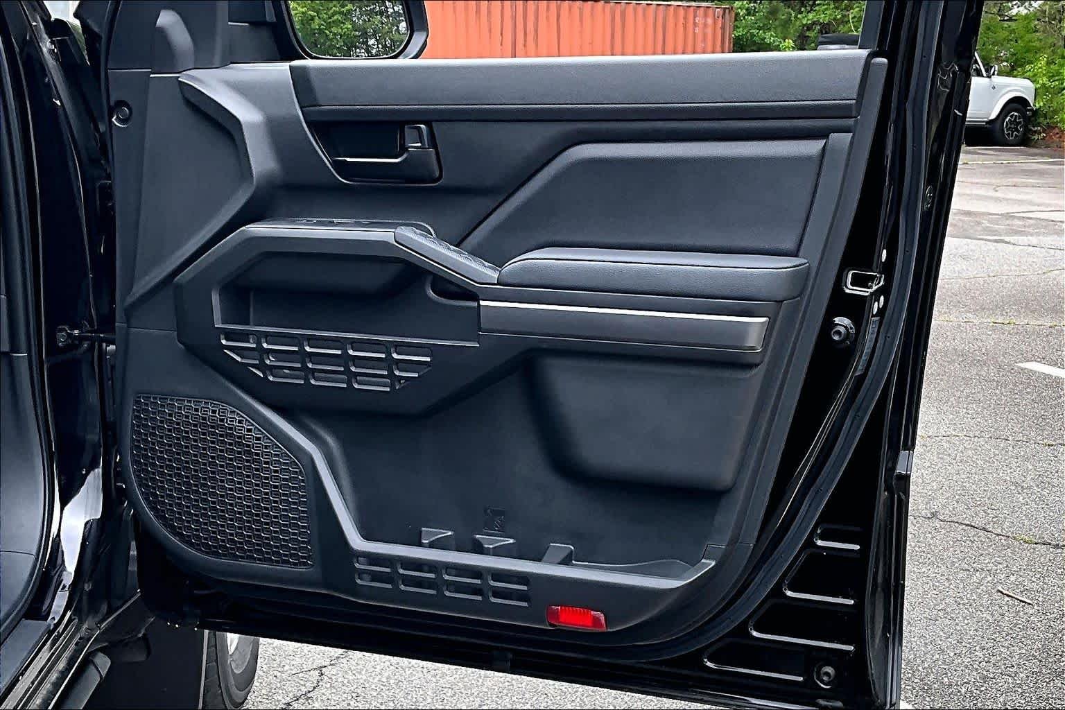 2025 Toyota Tacoma SR5 - Photo 22