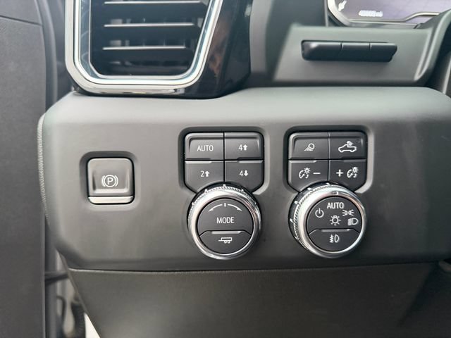 Used 2022 WHITE FROST TRICOAT GMC Denali image 31