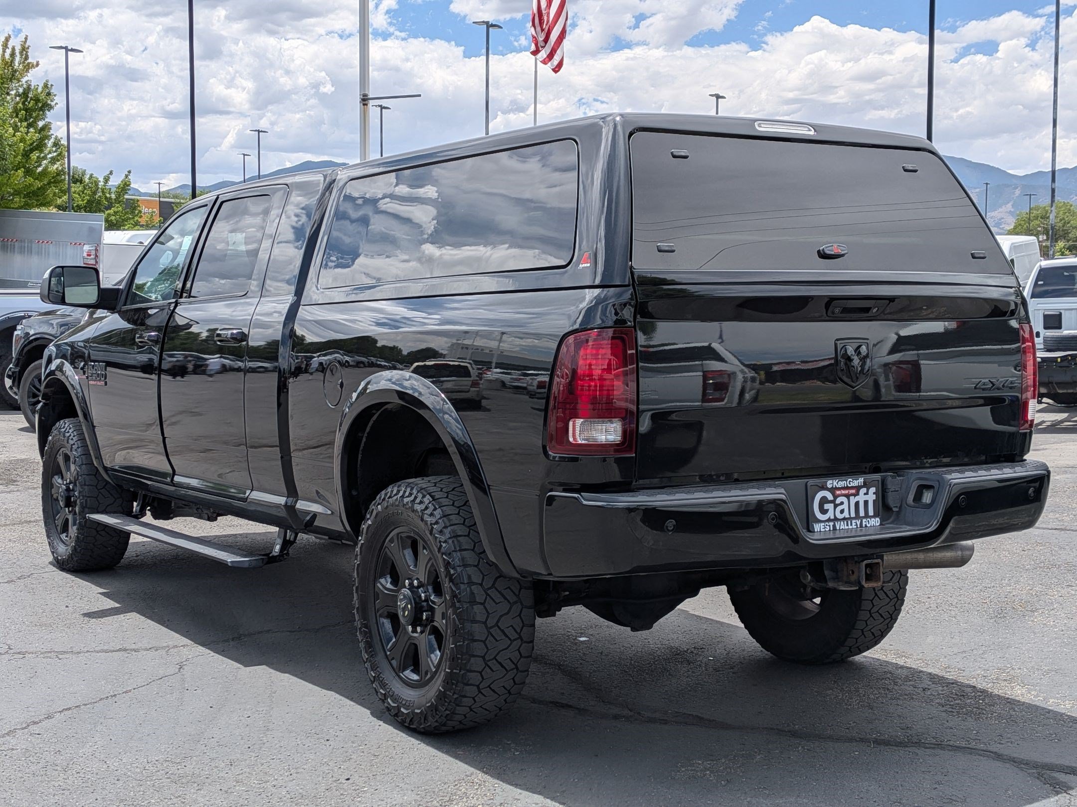 Used 2018 Brilliant Black Crystal Pearlcoat Ram Laramie image 5