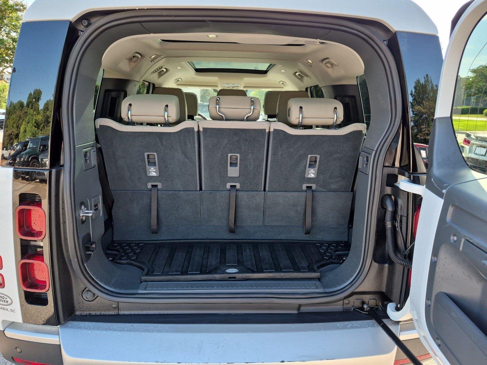 Used 2024 Fuji White Land Rover S image 34