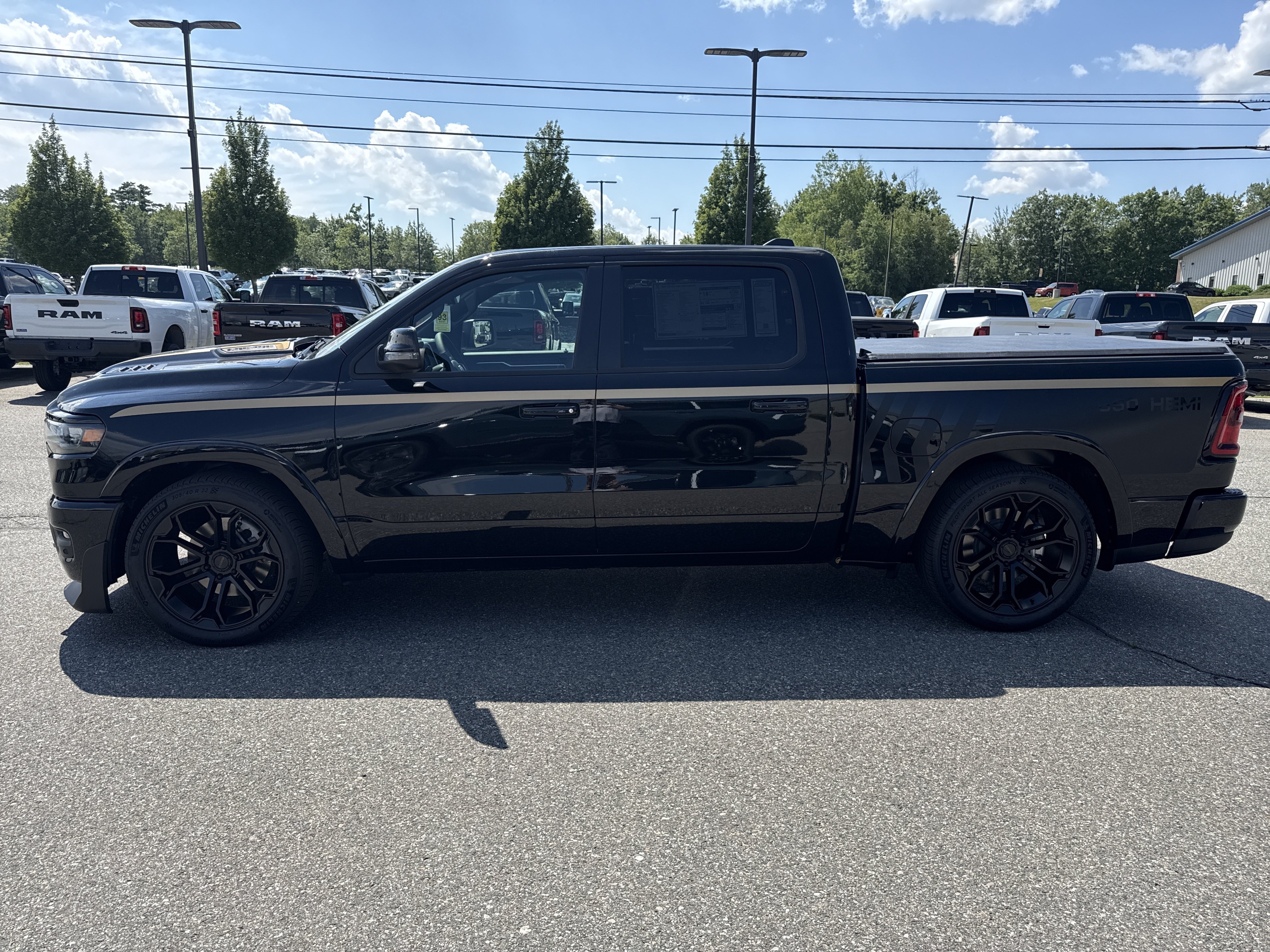 New 2026 Diamond Black Crystal Pearl-Coat Exterior Paint RAM Big Horn image 3