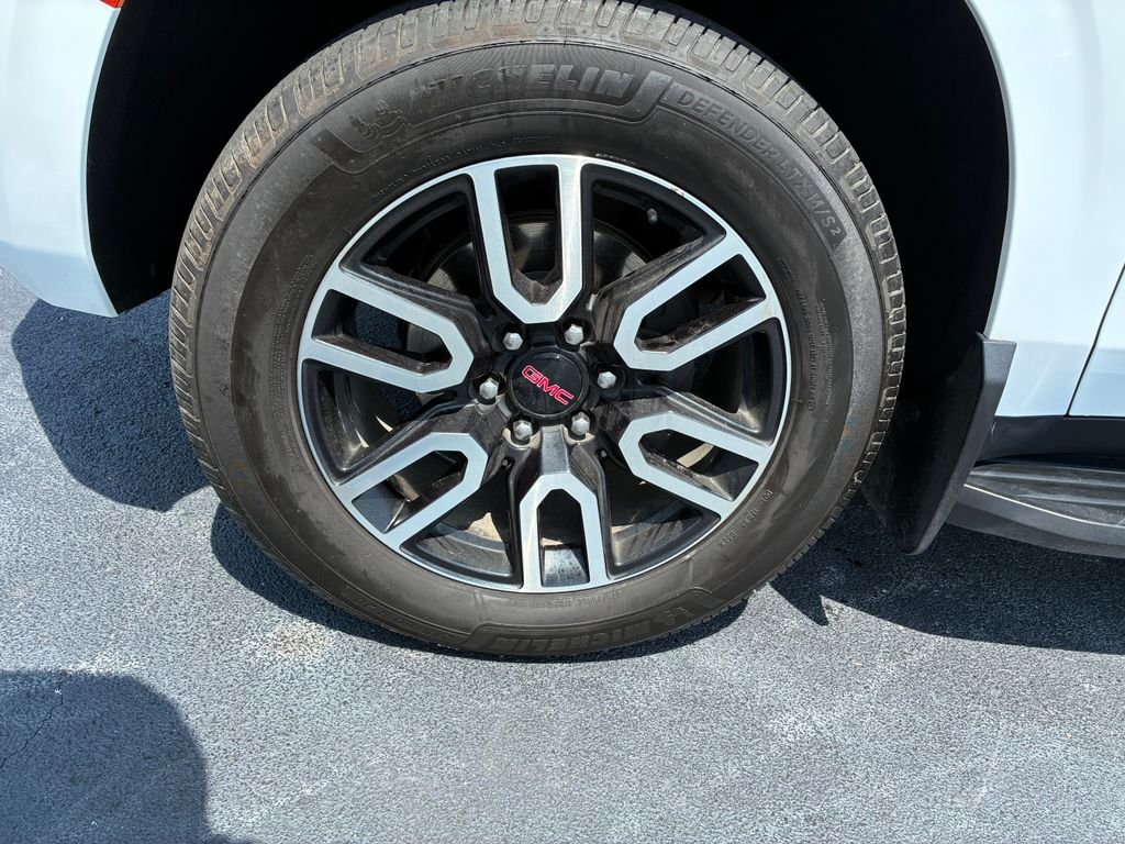 Used 2023 White GMC AT4 image 7