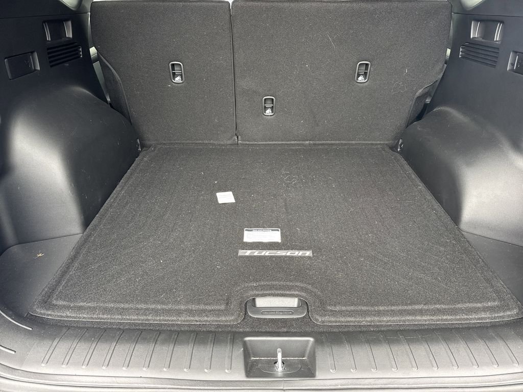 Used 2025 Silver Hyundai SEL Convenience image 18