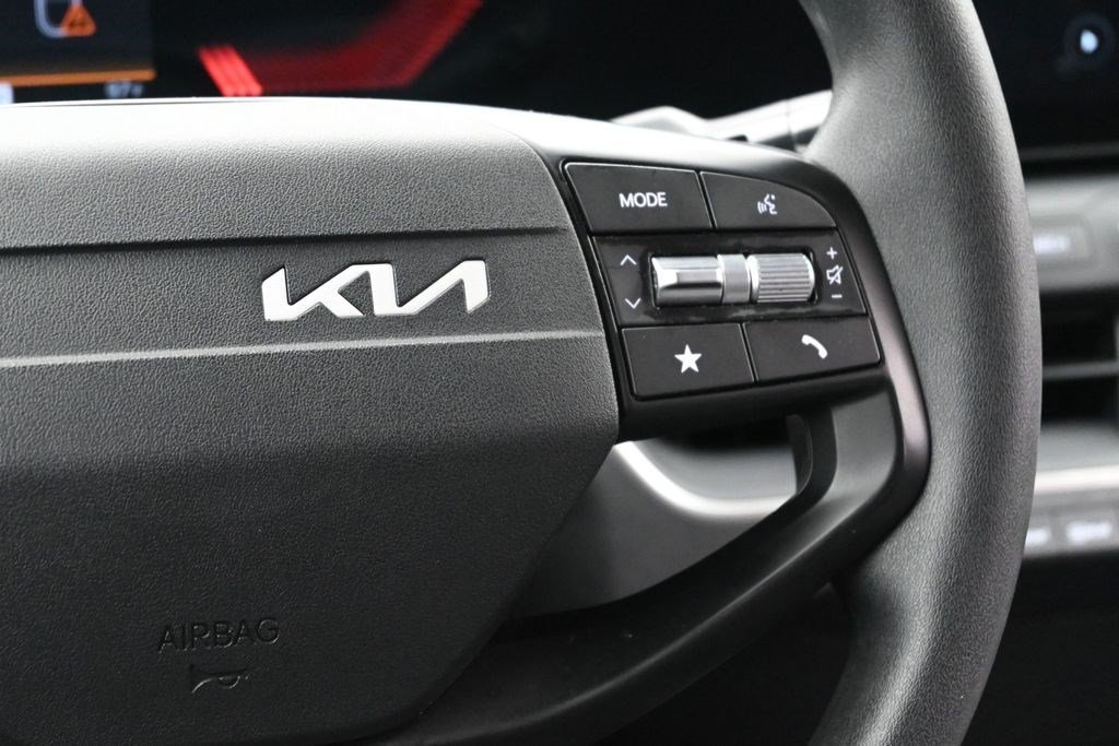 Used 2025 Aurora Black Pearl Kia LXS image 17