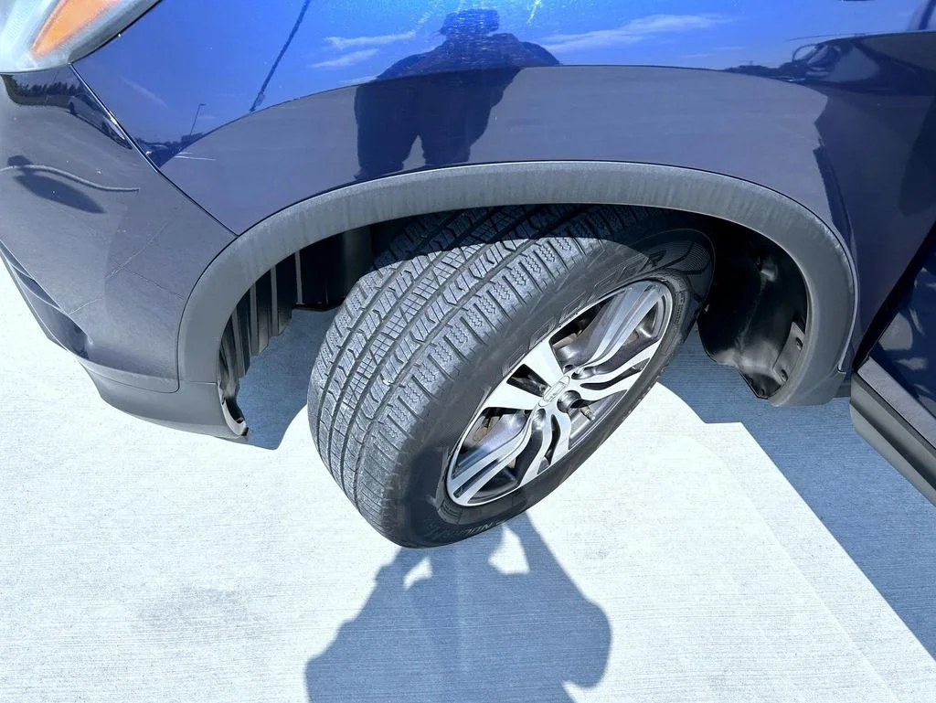Used 2018 Blue Honda EX-L image 26