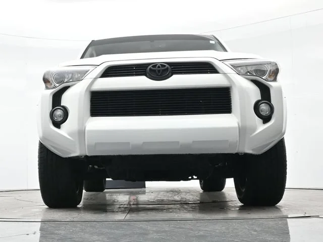 Used 2019 Super White Toyota SR5 image 24