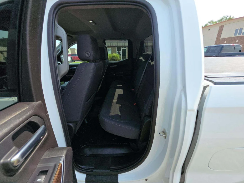 Used 2019 Summit White GMC Elevation image 9