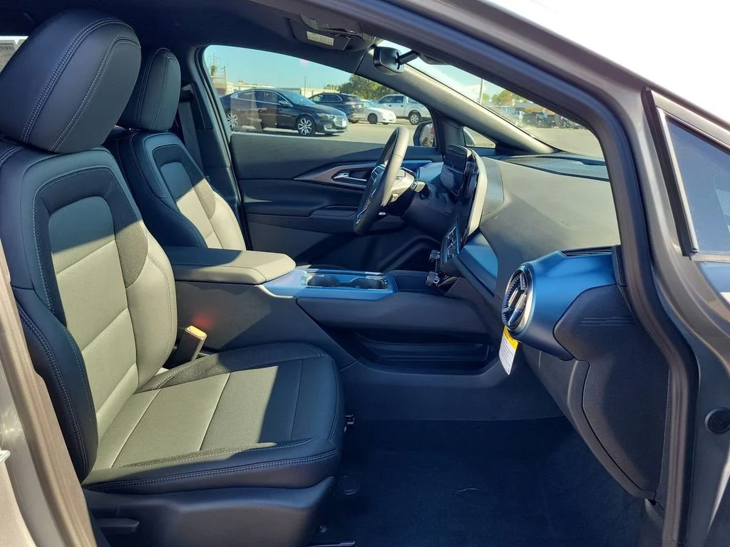 New 2026 Sterling Gray Metallic Chevrolet LT image 27