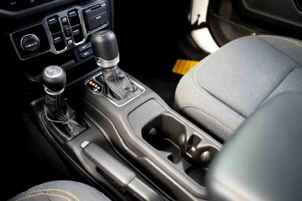 New 2024 White Jeep Sport S image 17